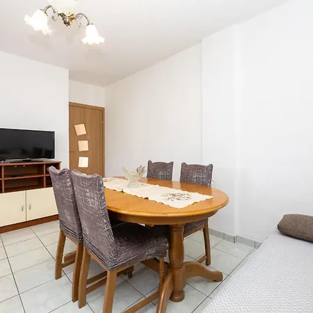 2 Bedroom Amazing In Poljica (Trogir)